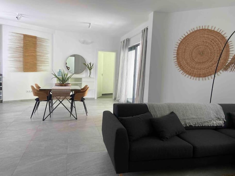 Lovely 2-bedroom Apartment, Center Mindelo